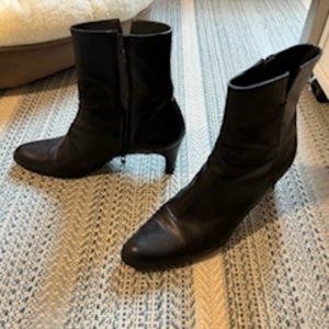 Stuart Weitzman 9.5 Narrow Booties
